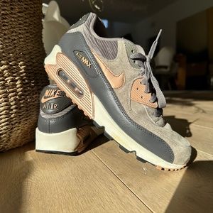 👟 NIKE AIR MAX 90 RARE Neutral Women 9.5 Leather Premium SUEDE Sneaker GOAT